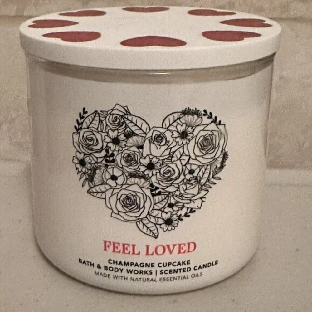 🆕BATH & BODY WORKS Feel Loved 3 Wick Candle Champagne Cupcake*NEW Valentines